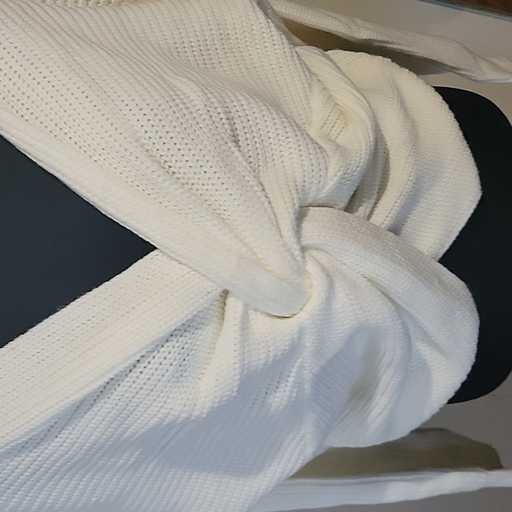 CMZ2005 Brand Sweater Size Medium - Picture 2 of 5